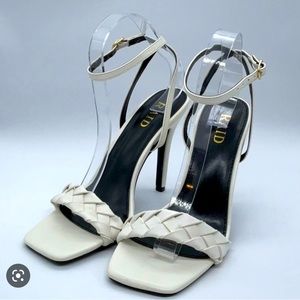 White heels size 7.5